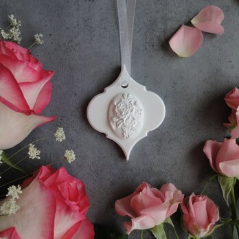 ローズカメオのアロマストーン  薔薇のブーケ ■ 壁にかけるタイプ   ■  6種類から香りが選べるの画像