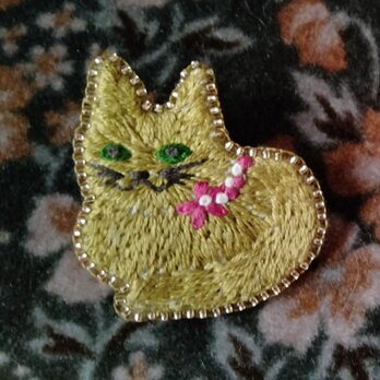 一点物☆手刺繍☆金色猫のブローチの画像