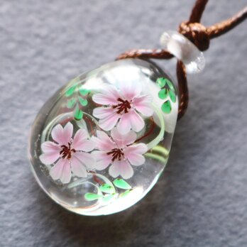 桜のとんぼ玉ガラスペンダントの画像