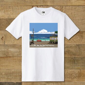 Tシャツ　湘南イラスト　鎌倉高校前踏切を走る江ノ電とフィアット500　「いつかの海岸線２」の画像