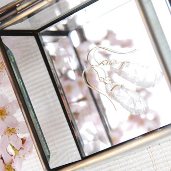 ラフロックローズクォーツの桜の花びらピアス　no.3 １４kgfの画像