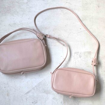 SAKURA-PINKベージュ・２WAY機能ポシェット◎内装キーホルダー付き：ポケット機能充実しています。の画像