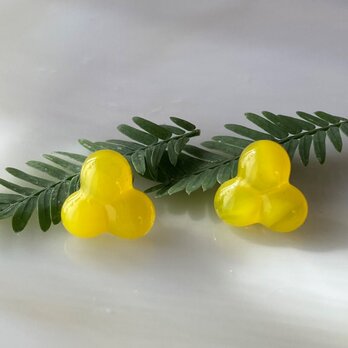 春色　ミモザカラーのピアス ／ イヤリング