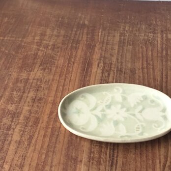 楕円小皿　釉抜マジャール紋の画像