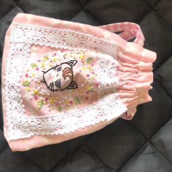 春のプレゼントにお勧めのガーリー巾着です。女の子が大好きなピンクのギンガムチェックを裏地に使った可愛い袋です。プレゼントの画像