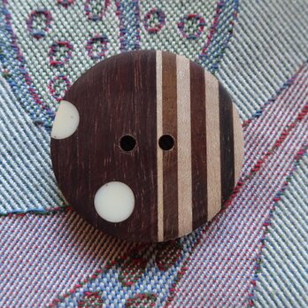 寄木の大きなボタン2穴45㎜の画像