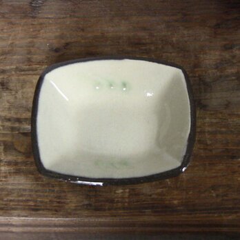 イッチン点描二彩角皿