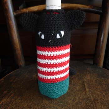 手編みの黒猫のペットボトルケースの画像