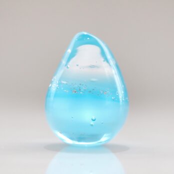 ガラスの雫の小さなオブジェ 「水色のグラデーション」の画像