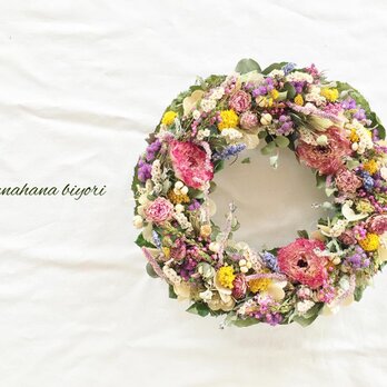 春のラナンキュラスと小花のリース*の画像
