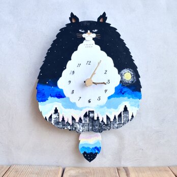 星月夜を胸に抱く猫のレギュラーサイズの時計 木製 振り子時計 掛け時計の画像