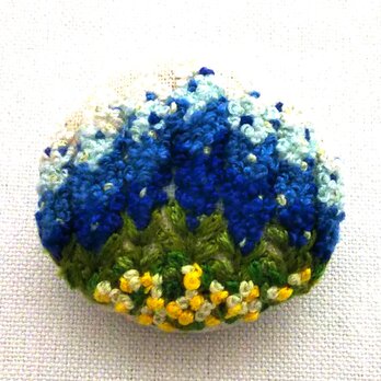 ルピナスの花畑 刺繍ブローチの画像