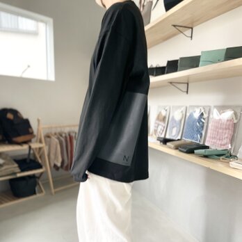 【ユニセックス】サイドプリント 5.6オンスビッグシルエット ロングスリーブTシャツ【ブラック】の画像
