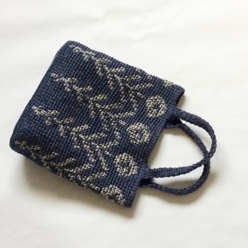 Denim Blue - 北欧スタイルのお花柄＊リネン糸のかぎ針編みバッグの画像