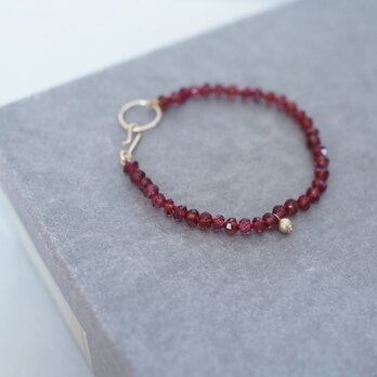 garnet braceletの画像