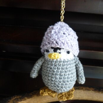 手編みペンギンのバッグチャームの画像