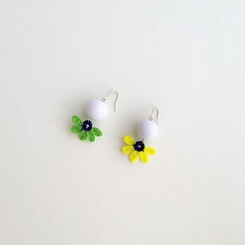 「ŞAKA ŞAKA」 -FLAT FLOWER+BALL PIERCE- lemon yellow×apple greenの画像