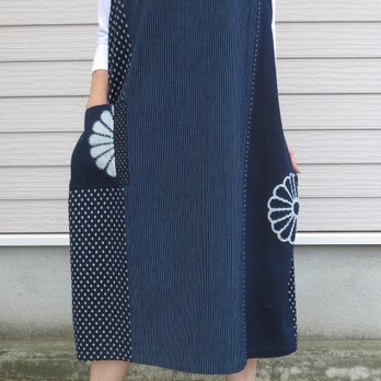 古布リメイク 　ロールカラーの脇タックジャンバースカート　久留米絣　藍染　筒描き　縞木綿　ゆったりサイズ　着物リメイク　の画像