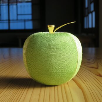 リンゴのオブジェ　緑色　伝統工芸品【江戸木目込人形・西陣織・金沢箔】の画像