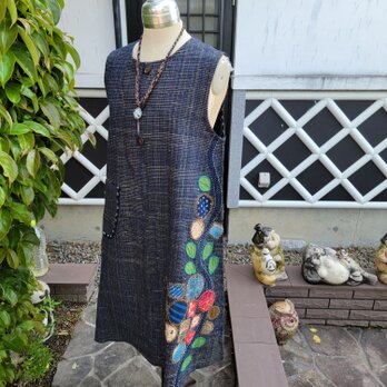 着物リメイク　古布　手作り　残糸織　ジャンパースカート　お花のアップリケの画像