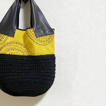 黄色の帆布と黒色の麻編みバイカラーかばんの画像