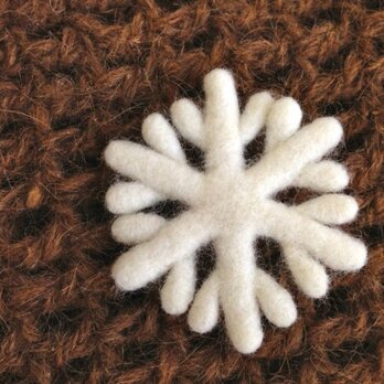 Y様ご注文品：羊毛のブローチ＊雪の結晶の画像