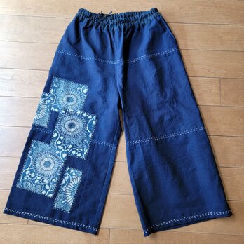 着物リメイク　古布　手作り　藍無地に型染め　パッチ　パンツの画像