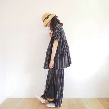 Linen stripe frilled tiered blouseの画像