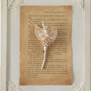 染め花のスズランのコサージュ(S・アンティークホワイト)の画像
