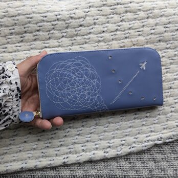 刺繍革財布『ひこうき雲』はなだLightBlue（牛革）ラウンドファスナー型☆Slim☆の画像