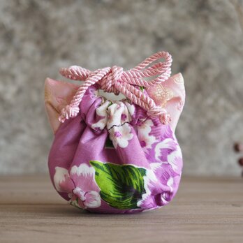 猫型の台湾花柄x絹織物mini巾着ポーチ(一点作品)の画像