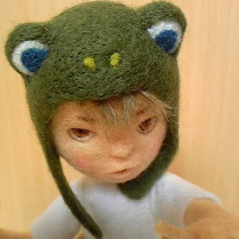 羊毛フェルト「カエル帽子の男の子」の画像