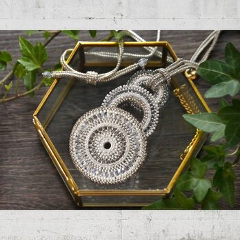 アラベスク-下弦の月三輪ネックレス-の画像