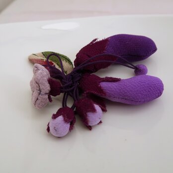 小さな花と実　　縮緬細工　茄子の画像