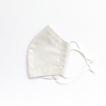 小さなマリンモチーフが大人かわいい 夏の手縫いマスク（アイスグレー）の画像
