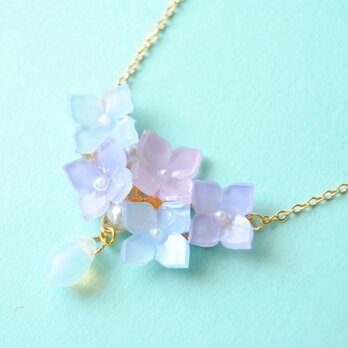 雨の日の紫陽花の花 ネックレスの画像