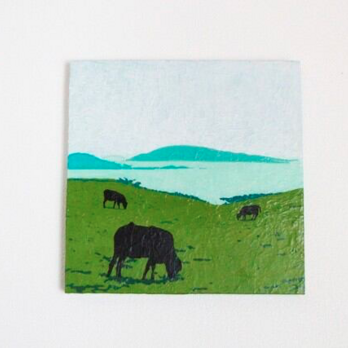 「island」瀬戸内海と黒牛のアクリル画の画像