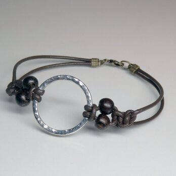 Silver Circle Bracelet with Leather Cordの画像