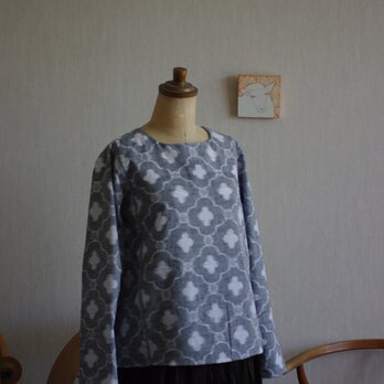 久留米絣の長袖Tシャツ　グレー花タイル柄の画像