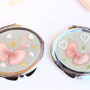 大桃の花貝×桜貝 蝶々　コンパクトミラーの画像