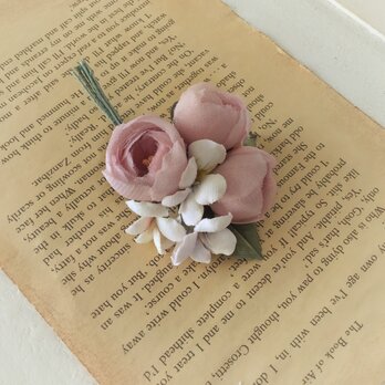 〈染め花〉バラとスミレのコサージュ（ピンク)の画像