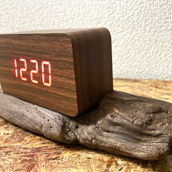 ニトリデジタル時計　ホルツ（M）専用　流木で作った飾り置き台の画像