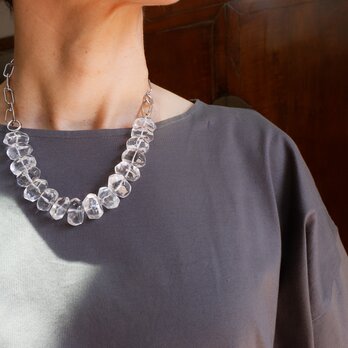 夏の定番！氷のようなネックレス＆ブレスレット