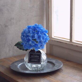 ◆粘土のお花◆ 紫陽花をぽってりガラスボトルに飾って・・・ブルー　高さ約16センチ　A392の画像