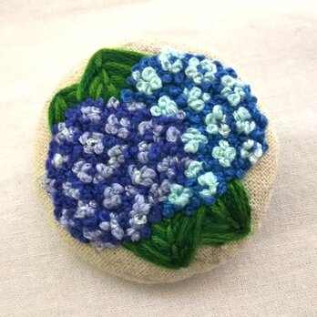 刺繍ブローチ 紫陽花（中）の画像