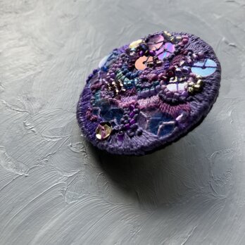雨降る夜"　 purple&purple  刺繍ブローチの画像