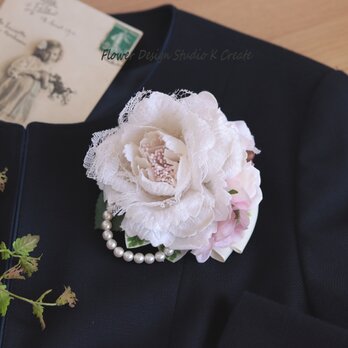 結婚式・卒業式・入学式に♡エレガントな白い薔薇のコサージュ 　レース　パール　フォーマル　パーティー　謝恩会 　結婚式　卒業式　の画像