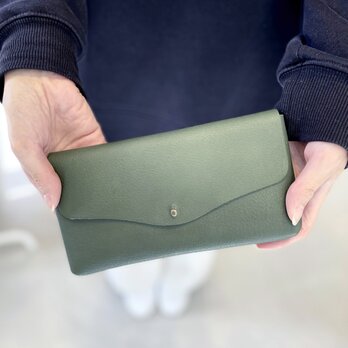 牛シュリンクレザーと牛床ベロアのシンプル長財布[フォレストグリーン]の画像