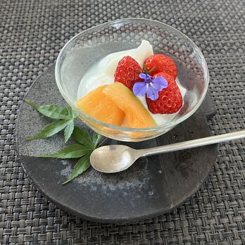 黒釉&黒泥彩　「紬」五寸　凹み　丸中皿　(15㎝ round saucer)