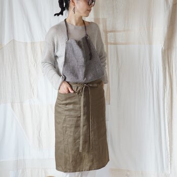 Khaki ×gingham check  linen Apron  two toneの画像